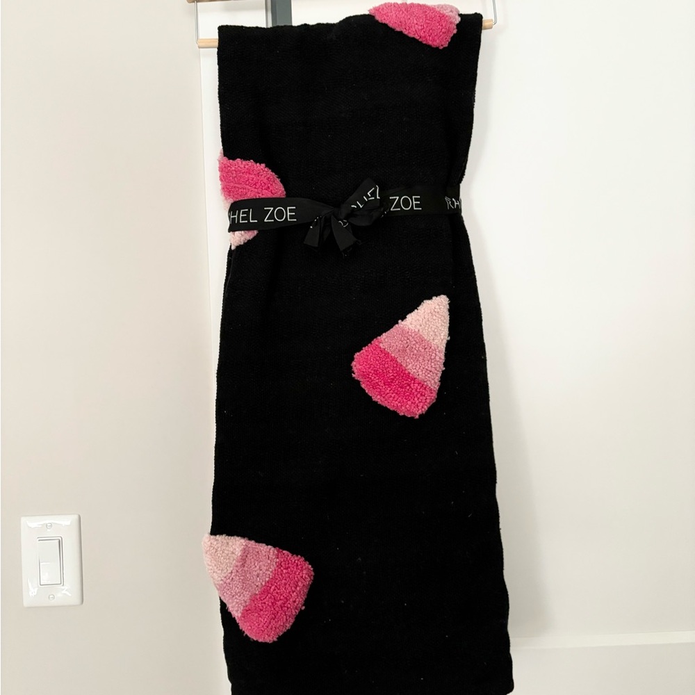 NWT 🩷🩷 Rachel Zoe Pink Candy Corn Blanket Throw - Picture 2 of 2